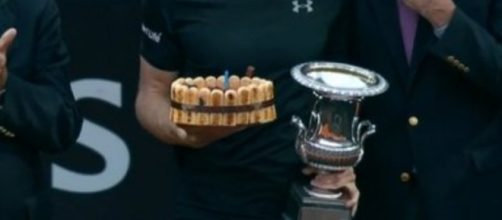 La "torta" che è stata consegnata ad Andy Murray al termine della cerimonia