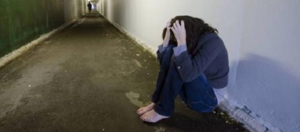 Tânără de 18 ani abuzată de un român Tânără de 18 ani abuzată de un român
