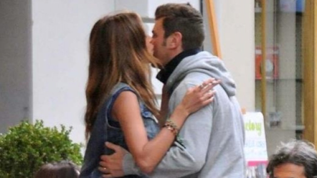 Belen Rodriguez mentre Bacia Davide Lippi.