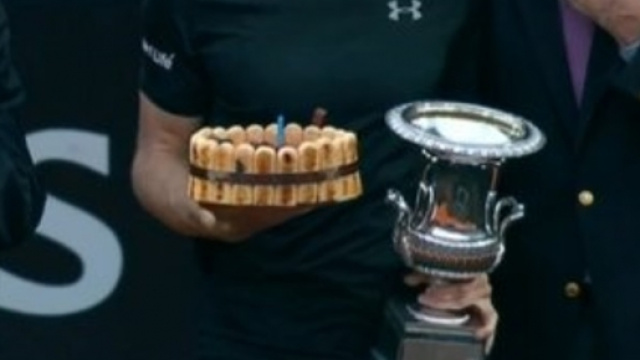 La "torta" che è stata consegnata ad Andy Murray al termine della cerimonia