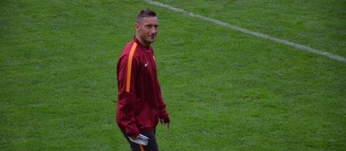 Dopo le polemiche Francesco Totti tarda ad accettare l'offerta giallorossa.