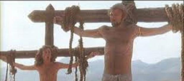 Escena de 'La vida de Brian' de los Monty Python parodiando a Cristo. Escena de 'La vida de Brian' de los Monty Python parodiando a Cristo.