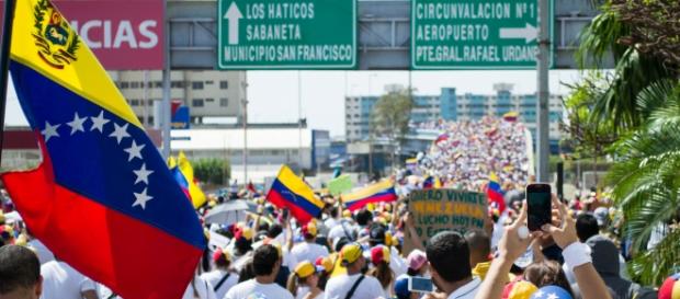 Venezuela: è crisi socio-politica. Venezuela: è crisi socio-politica.