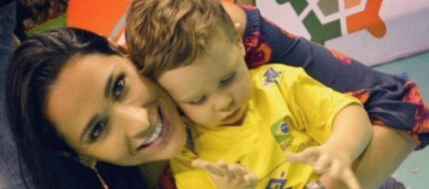 Atleta pernambucana, Jaqueline Carvalho, com o filho Arthur. Atleta pernambucana, Jaqueline Carvalho, com o filho Arthur.