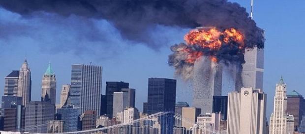 L'attentato alle torri gemelle dell'11 Settembre 2001 L'attentato alle torri gemelle dell'11 Settembre 2001