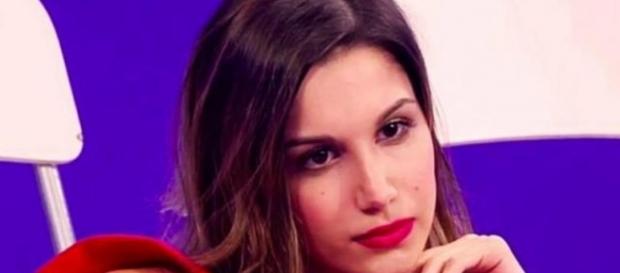 Laura Frenna: una foto per rispondere con ironia alle critiche. Laura Frenna: una foto per rispondere con ironia alle critiche.