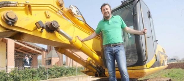Salvini, escrementi sul palco a Battipaglia Salvini, escrementi sul palco a Battipaglia
