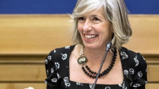 Stefania Giannini: scuole aperte anche d'estate e di domenica