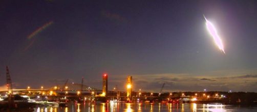 Gigantesca palla di fuoco attraversa il cielo di Portland nel Maine.