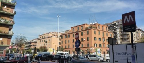 La fermata della metro Numidio Quadrato, poco distante dal luogo dei fatti