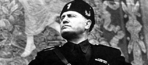 Una famosa immagine di Benito Mussolini