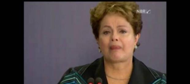 Dilma chora ao relembrar a ditadura militar. Imagem/Fonte: NBR Dilma chora ao relembrar a ditadura militar. Imagem/Fonte: NBR