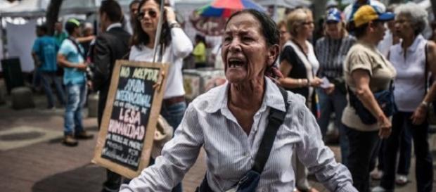 Il crollo del prezzo del petrolio sta conducendo il Venezuela alla povertà estrema Il crollo del prezzo del petrolio sta conducendo il Venezuela alla povertà estrema