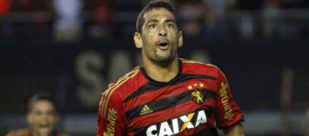 Meia está animado com a equipe Meia está animado com a equipe
