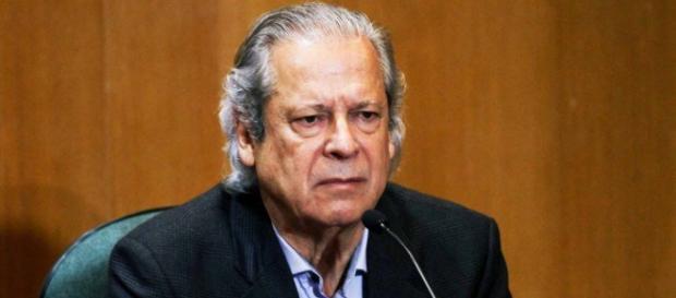 Mesmo cumprindo pena pelo mensalão, José Dirceu foi condenado pelo Petrolão Mesmo cumprindo pena pelo mensalão, José Dirceu foi condenado pelo Petrolão
