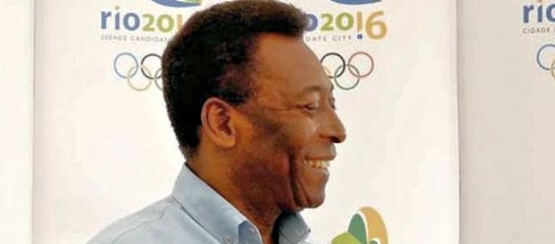 Pelé esteve presente em evento da Rio 2016 (Fonte: Wikimedia) Pelé esteve presente em evento da Rio 2016 (Fonte: Wikimedia)