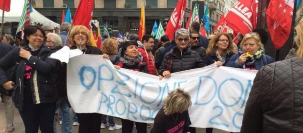Riforma pensioni, una manifestazione per Opzione Donna proroga al 2018 Riforma pensioni, una manifestazione per Opzione Donna proroga al 2018
