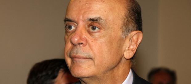 Serra concede passaporte diplomático a pastor investigado na Lava-Jato Serra concede passaporte diplomático a pastor investigado na Lava-Jato