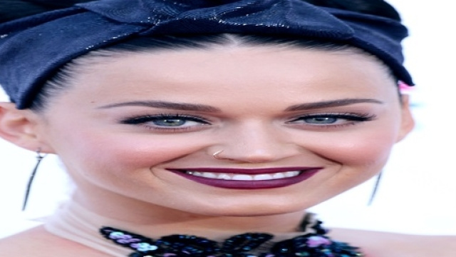 Katy Perry lascia senza parole a Cannes.