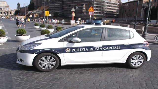 Truffa e falso ai danni dello Stato: cos&igrave; 14 vigili urbani cancellavano multe ad amici e vip.