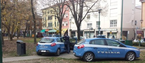 Auto della Polizia di Stato di Venezia-Mestre durante il lavoro