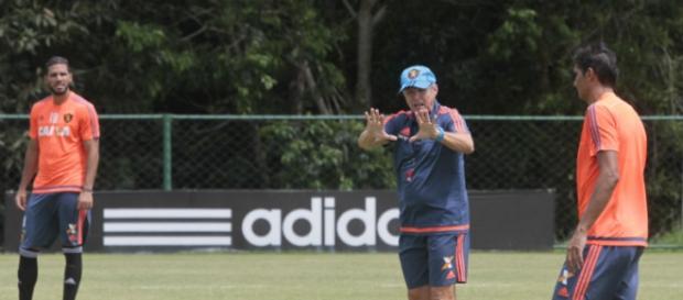 Oswaldo aprovou a chegada do jogador Oswaldo aprovou a chegada do jogador