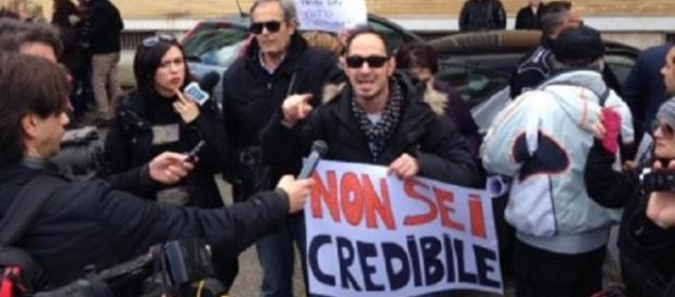 Matteo Renzi contestato a Bergamo. Matteo Renzi contestato a Bergamo.