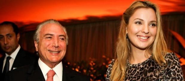 Segundo o Daily Mail, Marcela não parece estar disposta a comprometer seu estilo de vida apesar da crise econômica. Segundo o Daily Mail, Marcela não parece estar disposta a comprometer seu estilo de vida apesar da crise econômica.