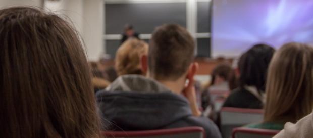 Ultime notizie scuola, giovedì 19 maggio 2016: docente nei guai per un film Ultime notizie scuola, giovedì 19 maggio 2016: docente nei guai per un film