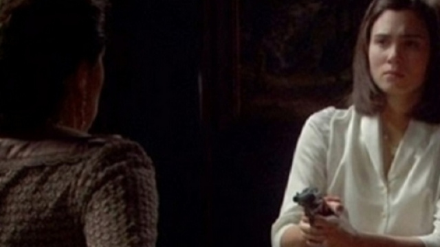 'Il Segreto', anticipazioni 20 maggio 2016: Maria minaccia Francisca con una pistola.