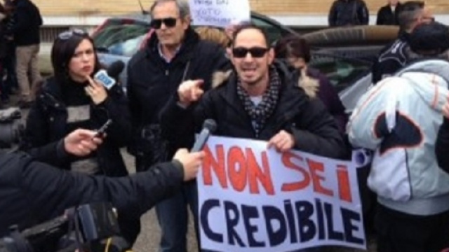 Matteo Renzi contestato a Bergamo.