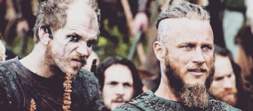 Gustaf Skarsgard e Travis Fimmel