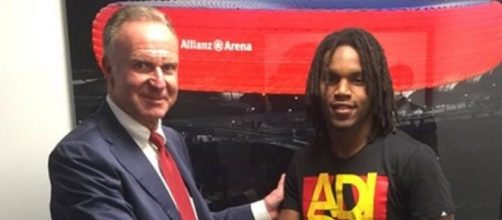 Renato Sanches con l'ad del Bayern Karl- Heinz Rummenigge