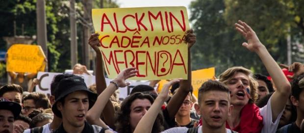 Alunos protestam contra a Máfia da Merenda Alunos protestam contra a Máfia da Merenda