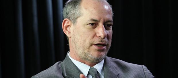 Ciro mais uma vez solta o verbo Ciro mais uma vez solta o verbo