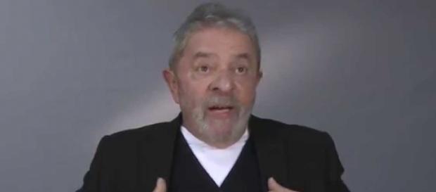 Ex-presidente Lula é relatado como beneficiário em processo de corrupção, de acordo com o senador Delcídio do Amaral. Ex-presidente Lula é relatado como beneficiário em processo de corrupção, de acordo com o senador Delcídio do Amaral.
