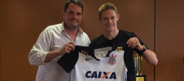 O Corinthians tem 50% dos direitos de Marlone O Corinthians tem 50% dos direitos de Marlone