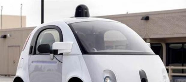 VUE PARTIELLE D'UNE GOOGLE CAR VUE PARTIELLE D'UNE GOOGLE CAR