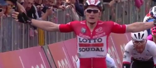 Andrè Greipel vince la tappa di Bibione