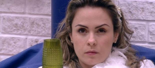 Ana Paula avisa: 'Da minha vida cuido eu' Ana Paula avisa: 'Da minha vida cuido eu'