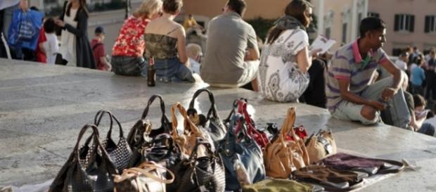 Roma: enormi guadagni per i mercanti abusivi. Roma: enormi guadagni per i mercanti abusivi.