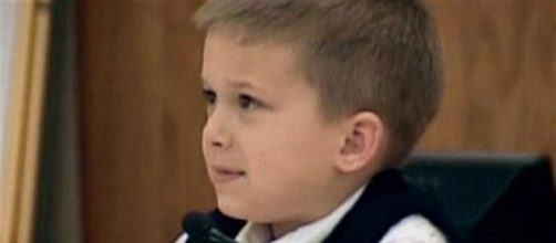 AJ, com apenas 7 anos, testemunhou em tribunal