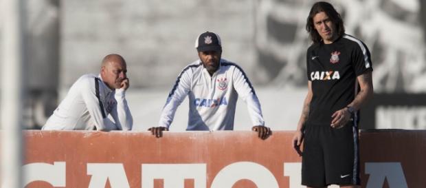 Cássio não gostou da atitude do técnico Tite e deve deixar o Timão Cássio não gostou da atitude do técnico Tite e deve deixar o Timão