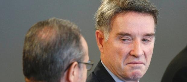 Eike foi convidado a carregar tocha e gerou protestos Eike foi convidado a carregar tocha e gerou protestos