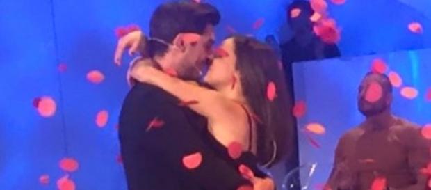 Il bacio tra Eleonora Rocchini ed Oscar Branzani Il bacio tra Eleonora Rocchini ed Oscar Branzani
