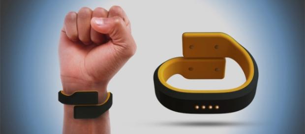 Pulseira ajuda a controlar o consumidor que faz compras em demasia. Pulseira ajuda a controlar o consumidor que faz compras em demasia.