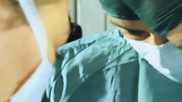 Medici e infermieri al lavoro in ospedale