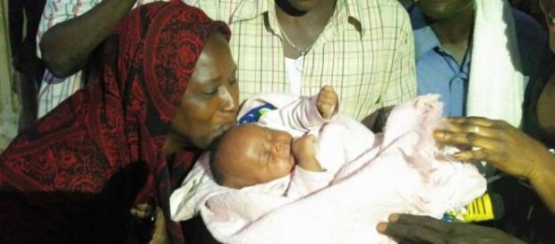 Baby Aisha Fatty being kissed outside / Sam Phatey, SMBC NEWS Baby Aisha Fatty being kissed outside / Sam Phatey, SMBC NEWS