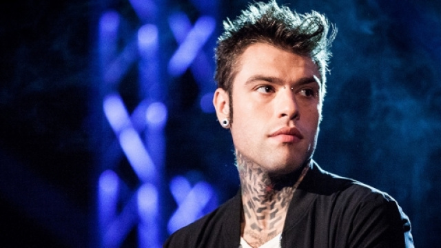 Fedez, il primo big della musica italiana ad aver cambiato società di intermediazione per i diritti d'autore.