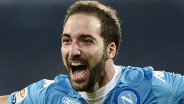 Gonzalo Higuain con la maglia del Napoli. Ma sar&agrave; cos&igrave; anche la prossima stagione?
